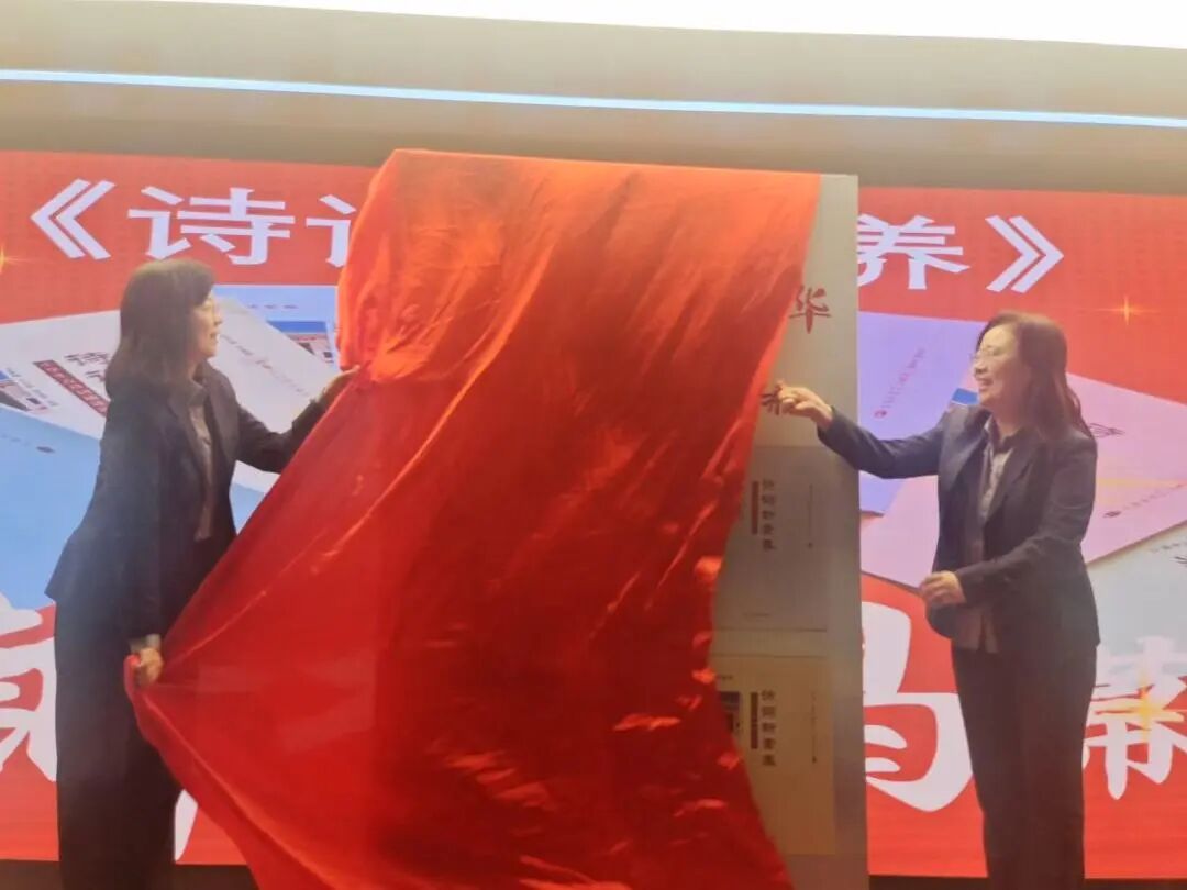 【立小•教学】揭秘诗歌节新书发布会空降 翻页就是浪漫暴击!