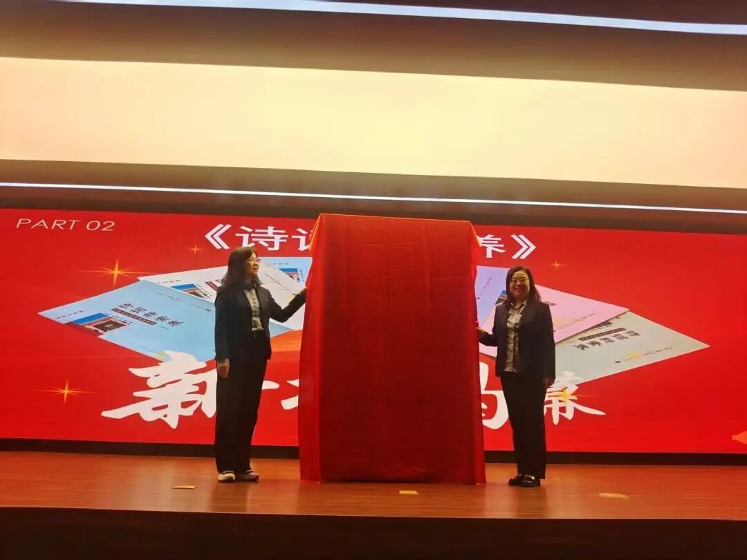 【立小•教学】揭秘诗歌节新书发布会空降 翻页就是浪漫暴击!