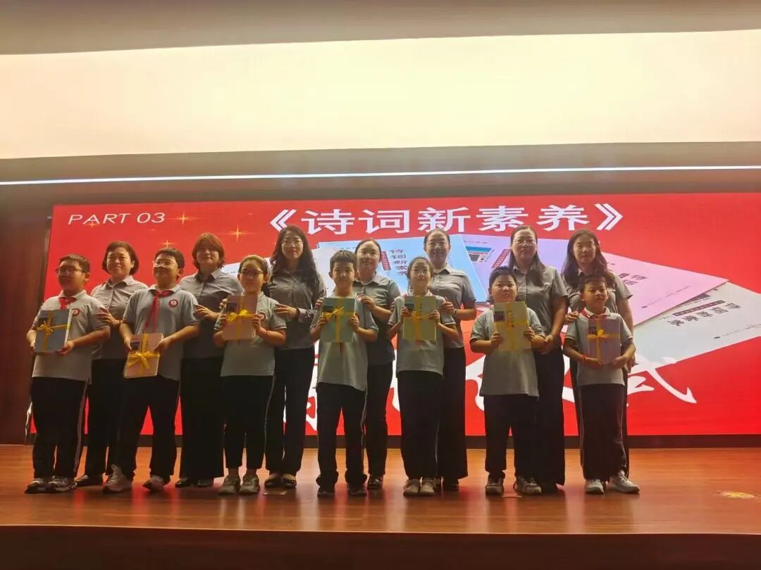 【立小•教学】揭秘诗歌节新书发布会空降 翻页就是浪漫暴击!