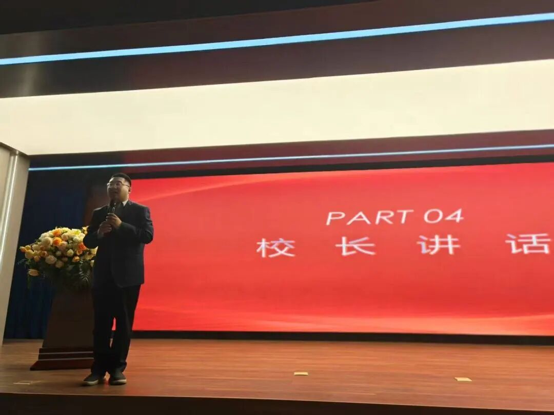 【立小•教学】揭秘诗歌节新书发布会空降 翻页就是浪漫暴击!