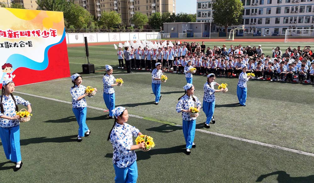 【立小•德育】泪目!六年级学生用红歌致敬信仰,回忆杀来袭,感动全场!