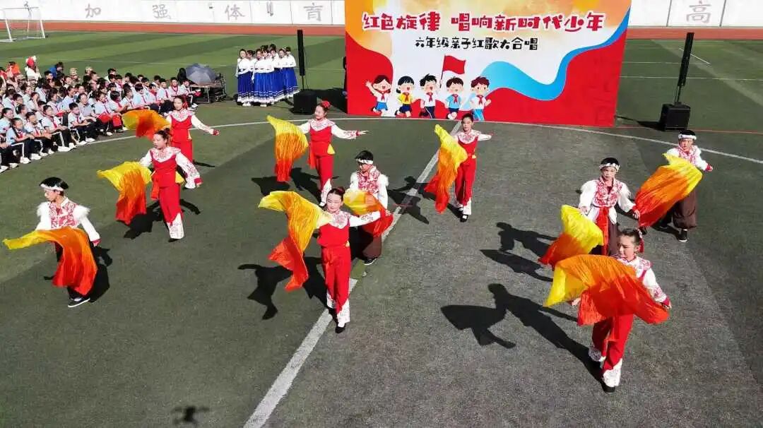 【立小•德育】泪目!六年级学生用红歌致敬信仰,回忆杀来袭,感动全场!