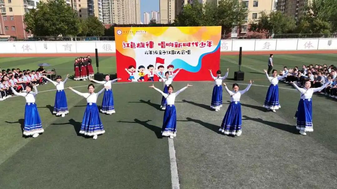 【立小•德育】泪目!六年级学生用红歌致敬信仰,回忆杀来袭,感动全场!