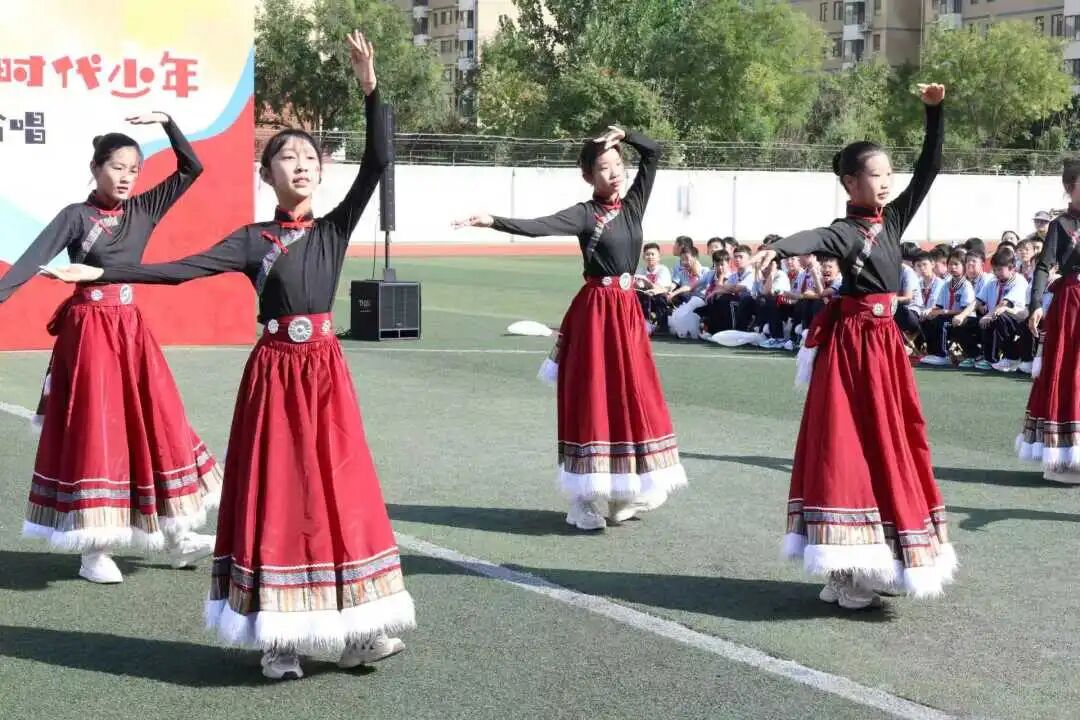 【立小•德育】泪目!六年级学生用红歌致敬信仰,回忆杀来袭,感动全场!