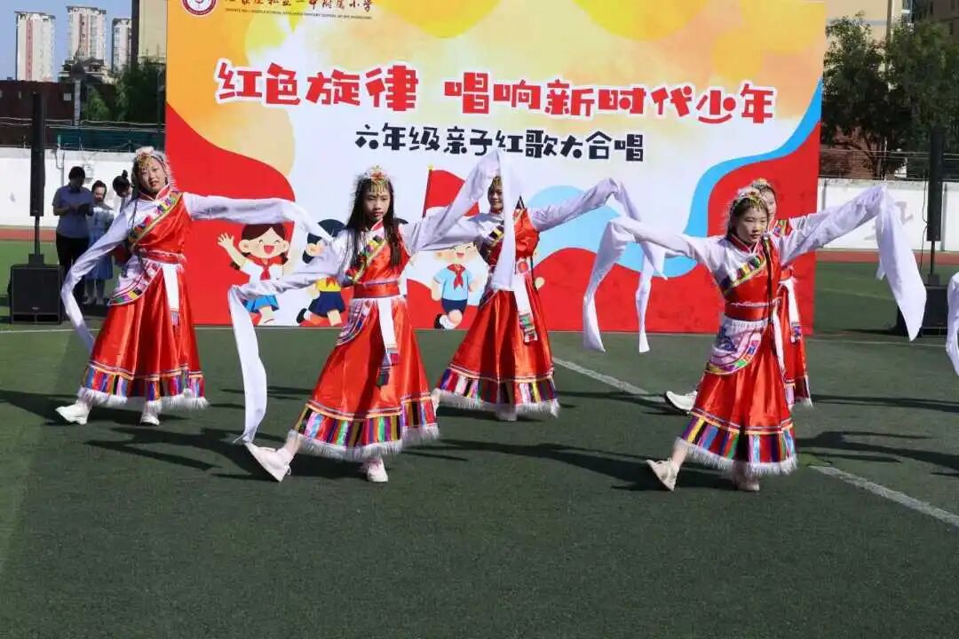 【立小•德育】泪目!六年级学生用红歌致敬信仰,回忆杀来袭,感动全场!