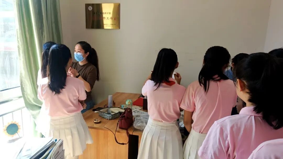 【立小•德育】泪目!六年级学生用红歌致敬信仰,回忆杀来袭,感动全场!