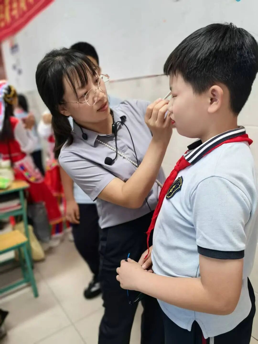 【立小•德育】泪目!六年级学生用红歌致敬信仰,回忆杀来袭,感动全场!