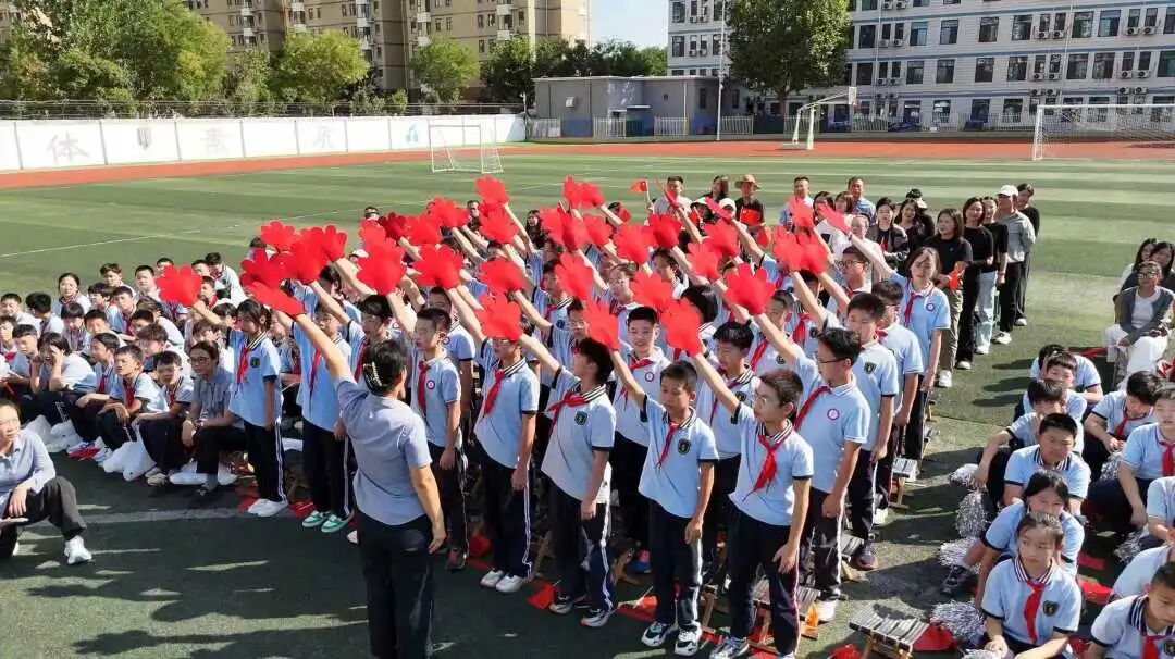 【立小•德育】泪目!六年级学生用红歌致敬信仰,回忆杀来袭,感动全场!