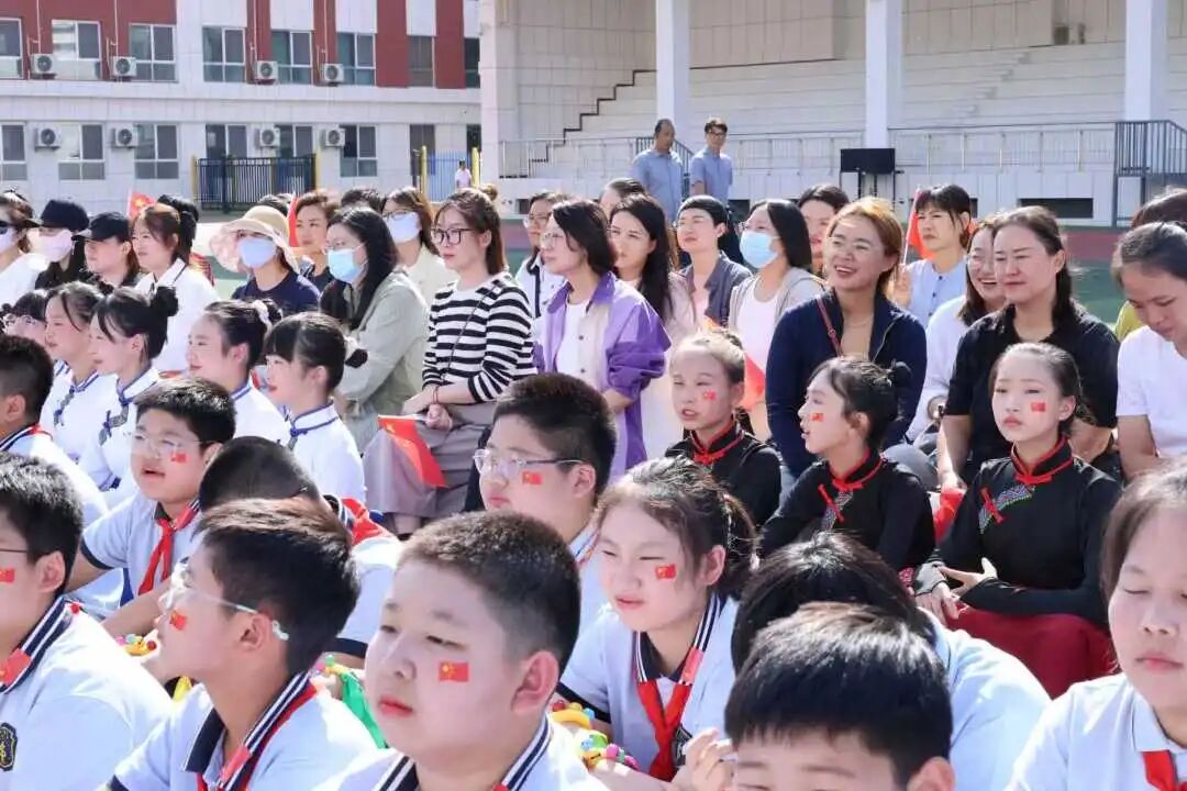 【立小•德育】泪目!六年级学生用红歌致敬信仰,回忆杀来袭,感动全场!