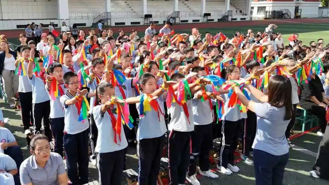 【立小•德育】泪目!六年级学生用红歌致敬信仰,回忆杀来袭,感动全场!