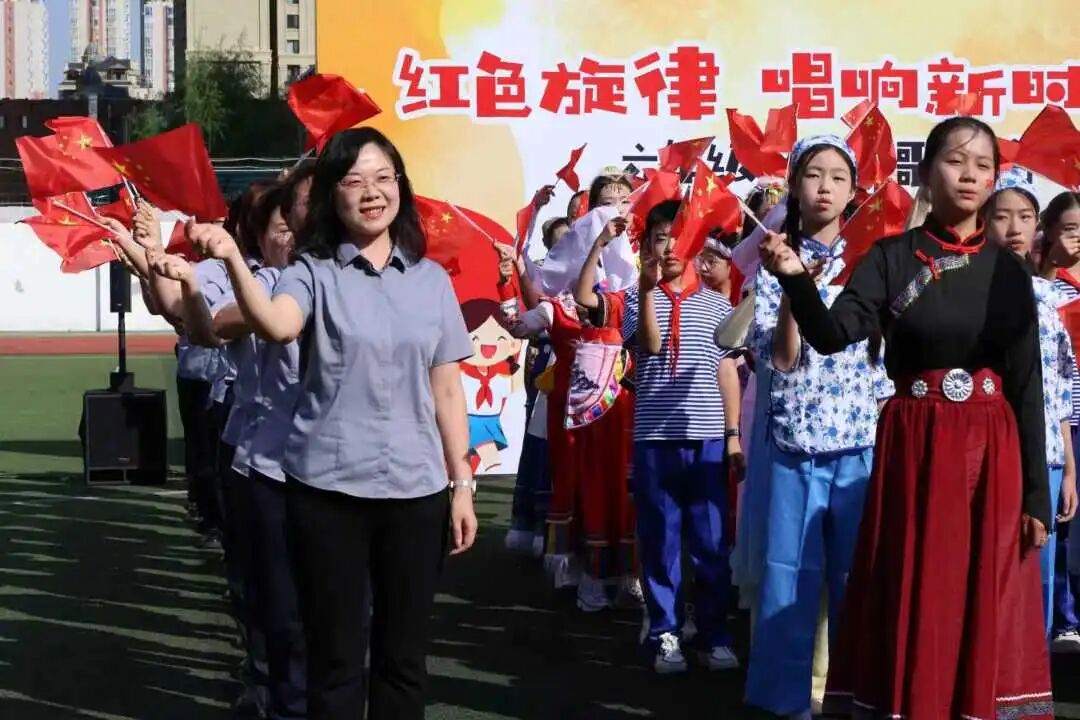 【立小•德育】泪目!六年级学生用红歌致敬信仰,回忆杀来袭,感动全场!