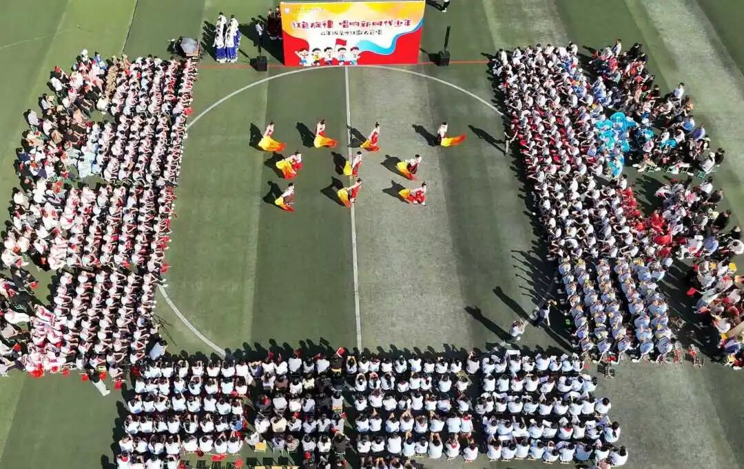 【立小•德育】泪目!六年级学生用红歌致敬信仰,回忆杀来袭,感动全场!