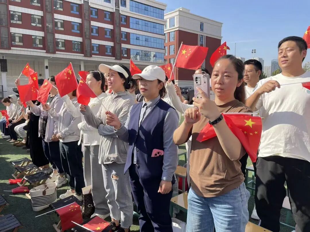 【立小•德育】泪目!六年级学生用红歌致敬信仰,回忆杀来袭,感动全场!