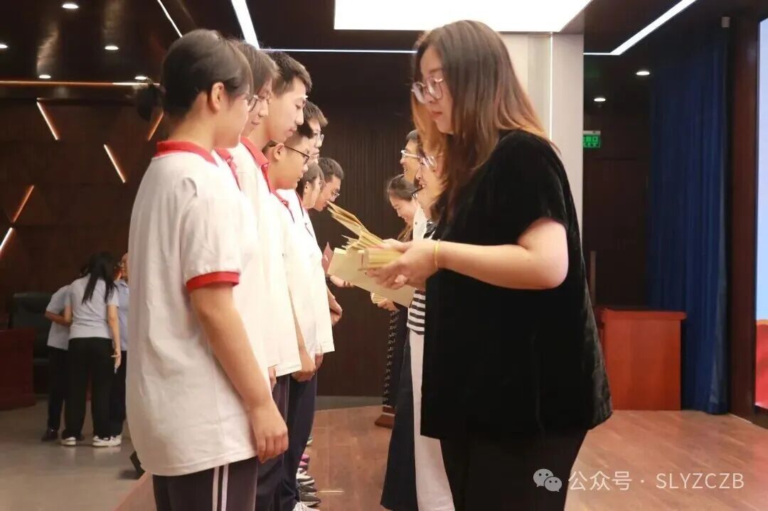 凝心聚力 梦想启航丨初三年级表彰会暨师生动员大会