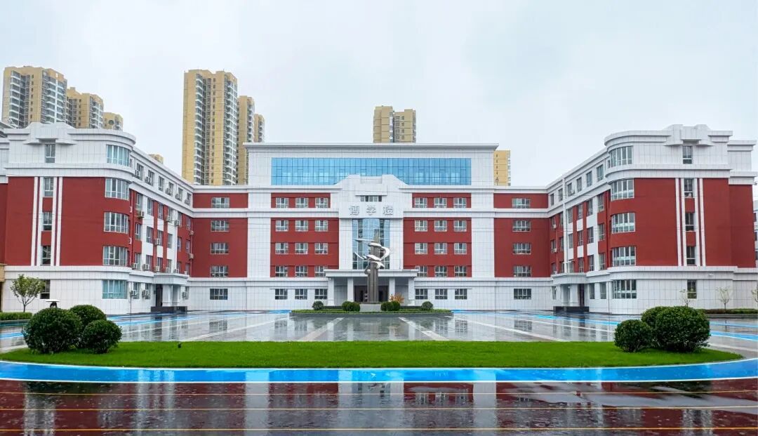 雨中秋色，私立一中美成一幅画！