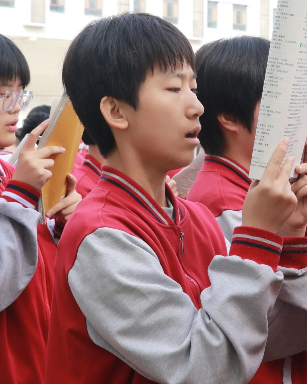 雨中秋色，私立一中美成一幅画！