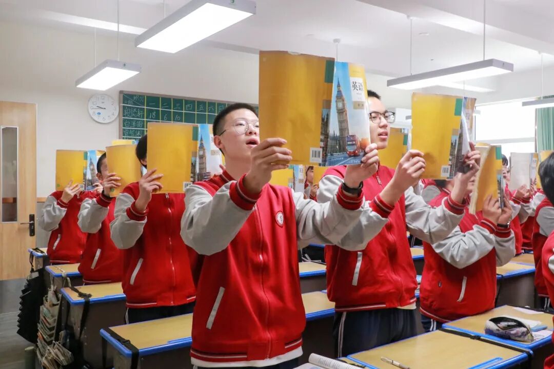 雨中秋色，私立一中美成一幅画！