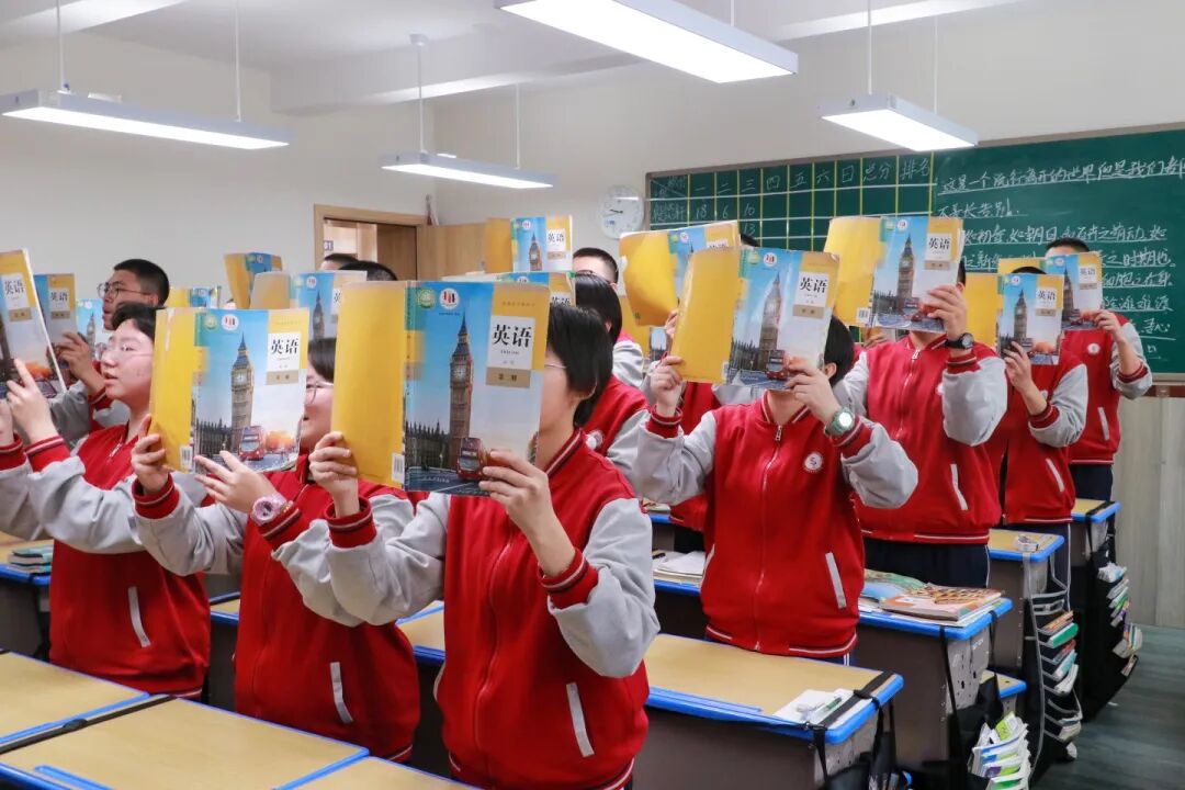 雨中秋色，私立一中美成一幅画！