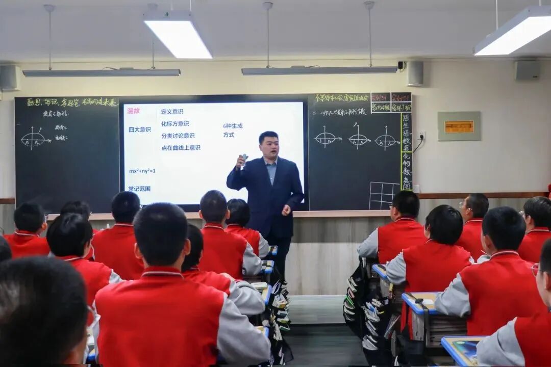 雨中秋色，私立一中美成一幅画！