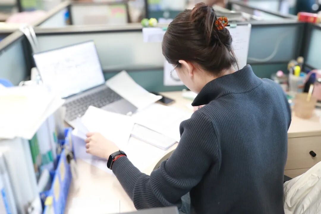 那个背影,定格在私立一中学生的青春里