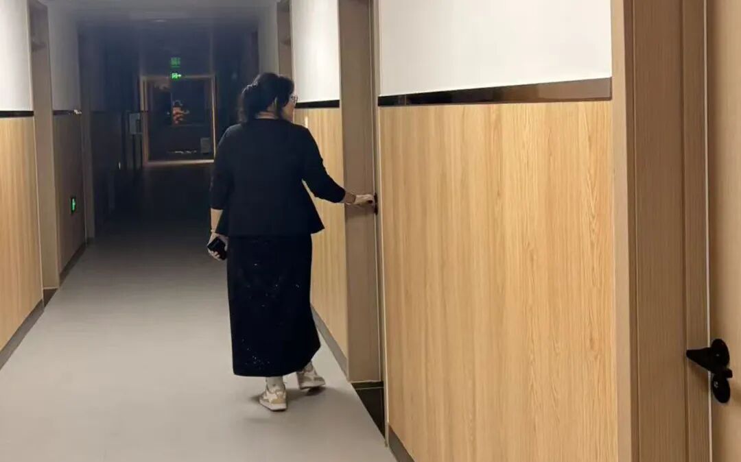 那个背影,定格在私立一中学生的青春里