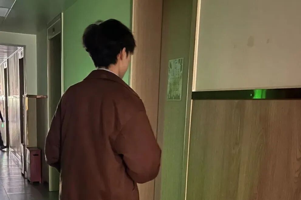 那个背影,定格在私立一中学生的青春里