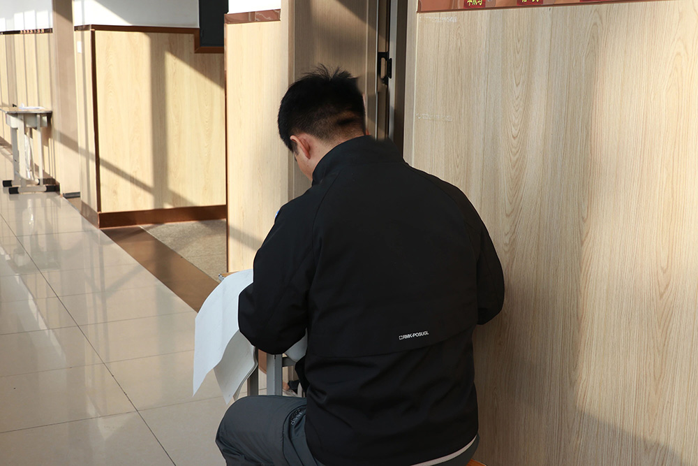 那个背影,定格在私立一中学生的青春里