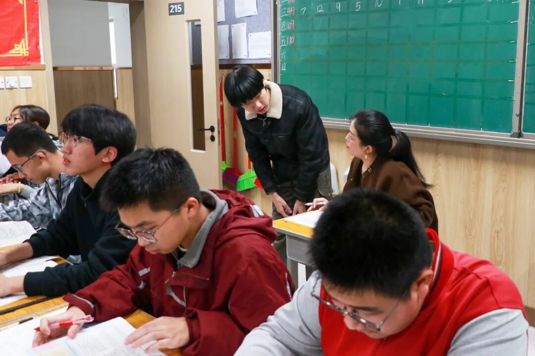 携手同心 共育未来丨高一年级家长开放日,家校携手共筑学生成长路