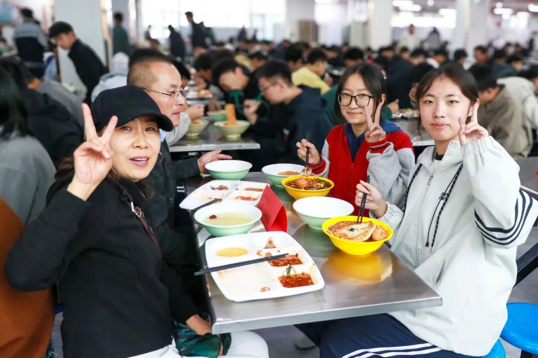 携手同心 共育未来丨高一年级家长开放日,家校携手共筑学生成长路