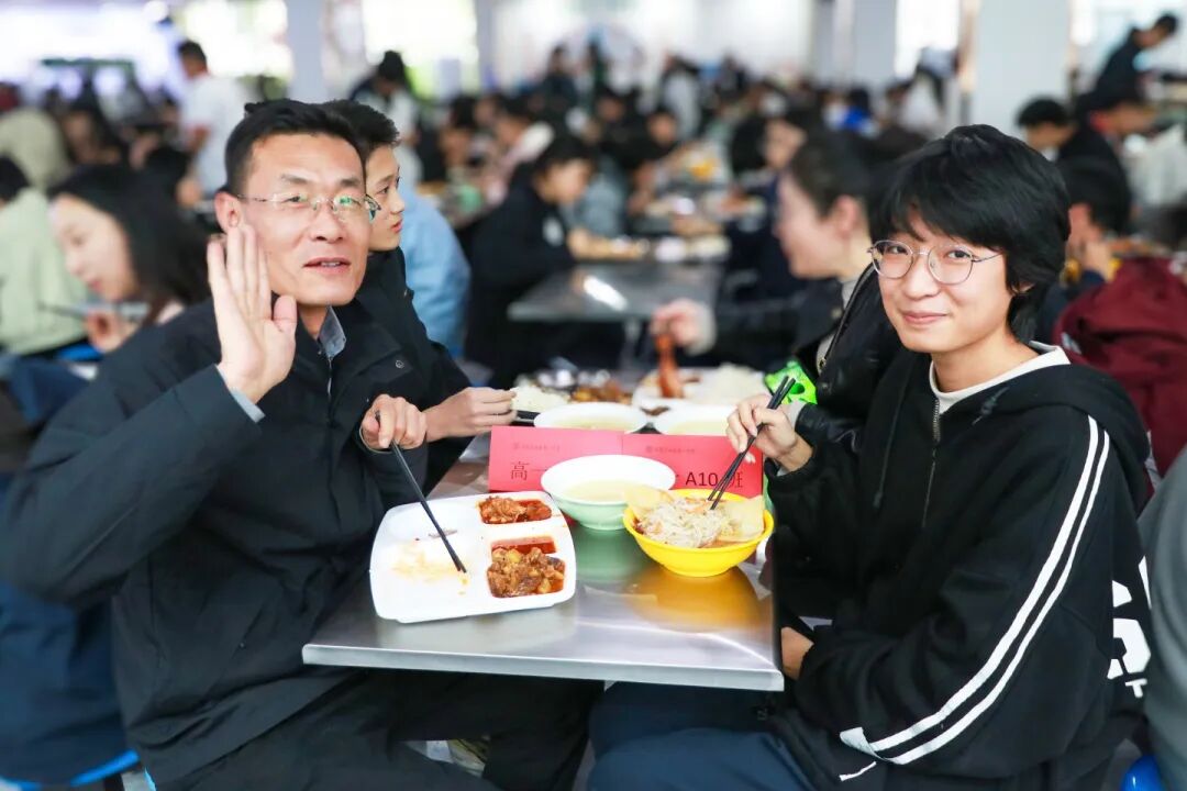 携手同心 共育未来丨高一年级家长开放日,家校携手共筑学生成长路