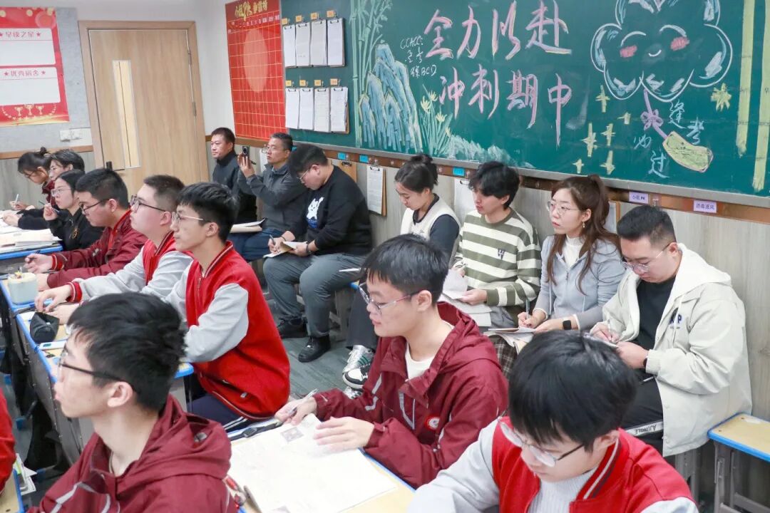 聚焦课堂深改革 听评赋能促提升丨私立一中校领导深入课堂开展听评课活动