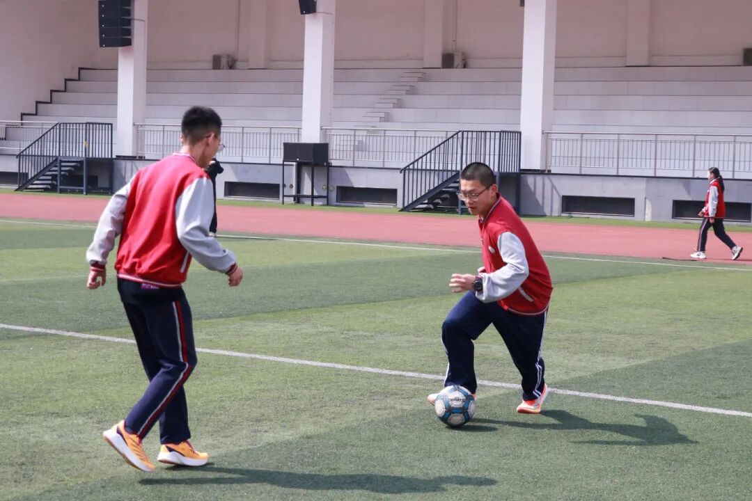 校园温度计丨刻度上的时光与热爱