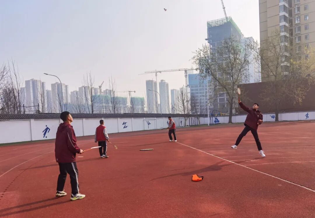 校园温度计丨刻度上的时光与热爱