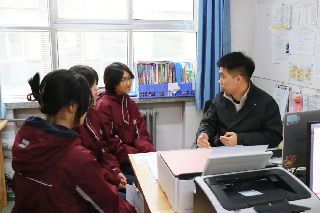 校园温度计丨刻度上的时光与热爱