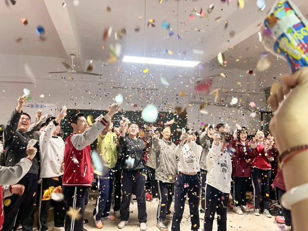 校园温度计丨刻度上的时光与热爱