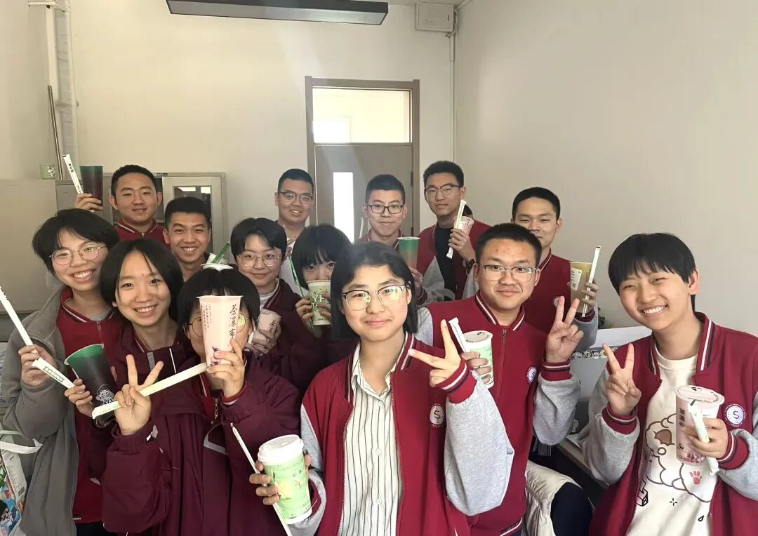 嗨！介绍一下，这是我的校园搭子！