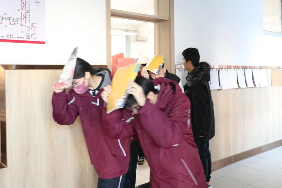 居安思危 防范未然丨我校举行防震应急疏散实战演练