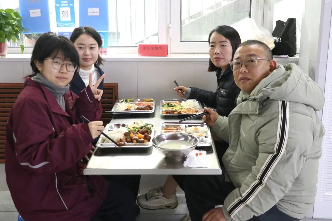 家校共“餐”话成长丨私立一中家长陪餐活动温馨纪实