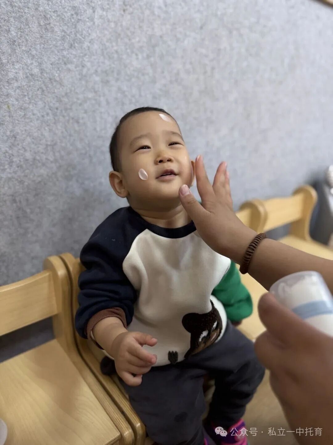 托育冬季健康指南,守护萌娃温暖过冬