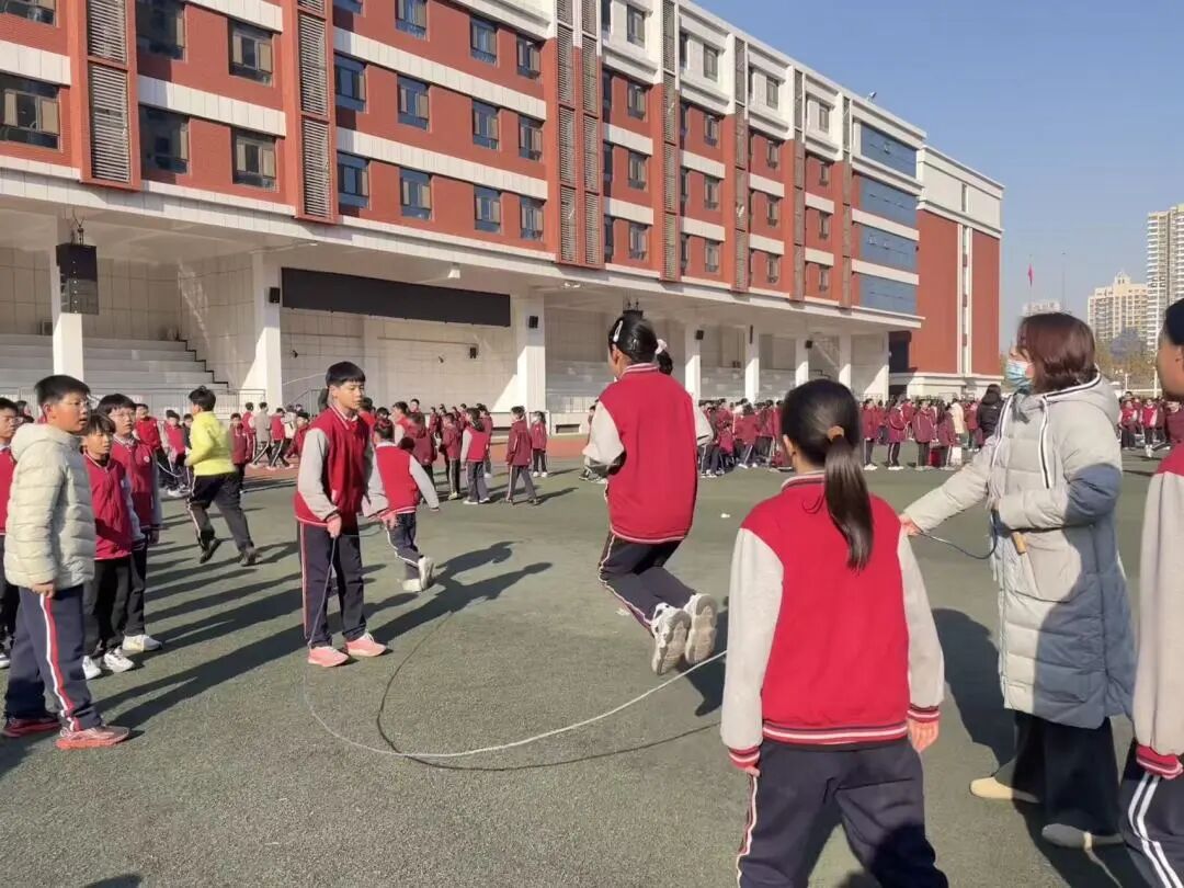 【立小•体育】运动相伴暖冬日 亲子携手向未来｜立小冬季三跳一拔对抗赛纪实