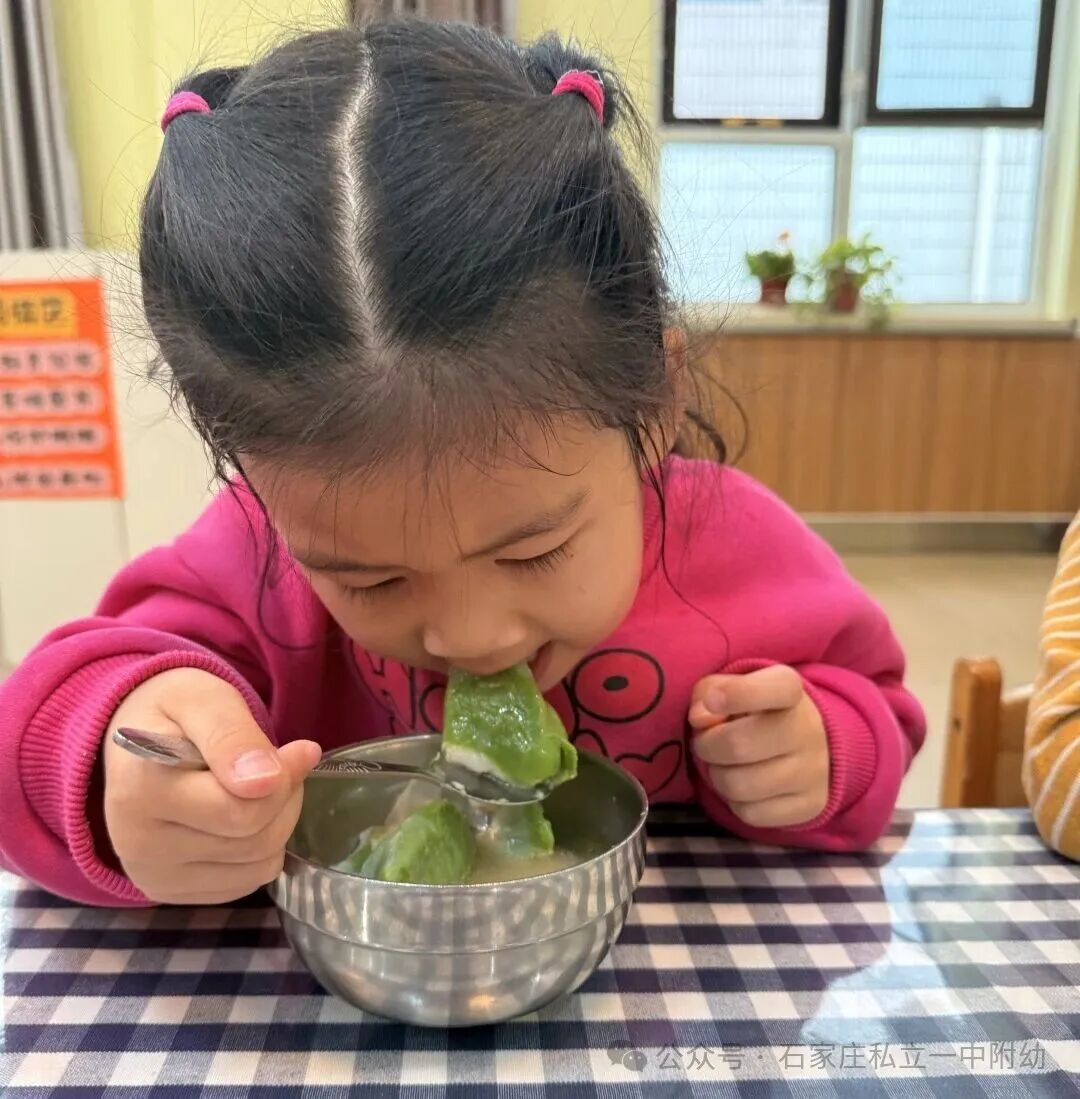 【私立一中幼儿园】冬至吃饺子啦！