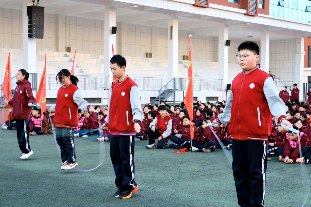 跃动青春，绳采飞扬！ 私立一中初一跳绳赛见证速度与团结的荣光