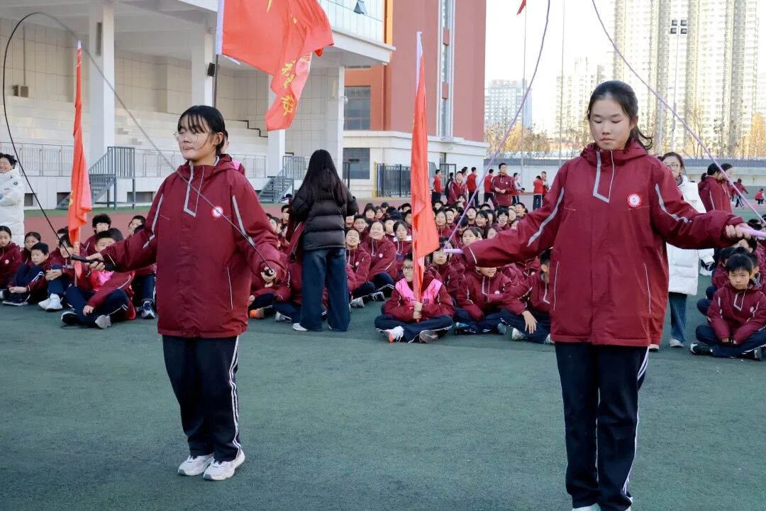 跃动青春，绳采飞扬！ 私立一中初一跳绳赛见证速度与团结的荣光