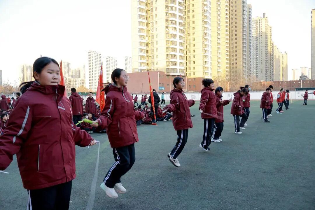跃动青春，绳采飞扬！ 私立一中初一跳绳赛见证速度与团结的荣光
