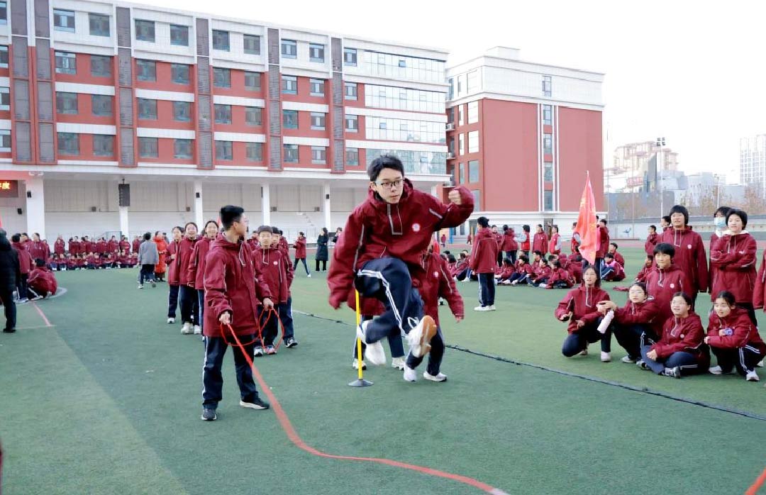 跃动青春，绳采飞扬！ 私立一中初一跳绳赛见证速度与团结的荣光