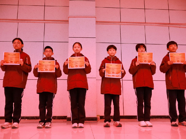 跃动青春，绳采飞扬！ 私立一中初一跳绳赛见证速度与团结的荣光