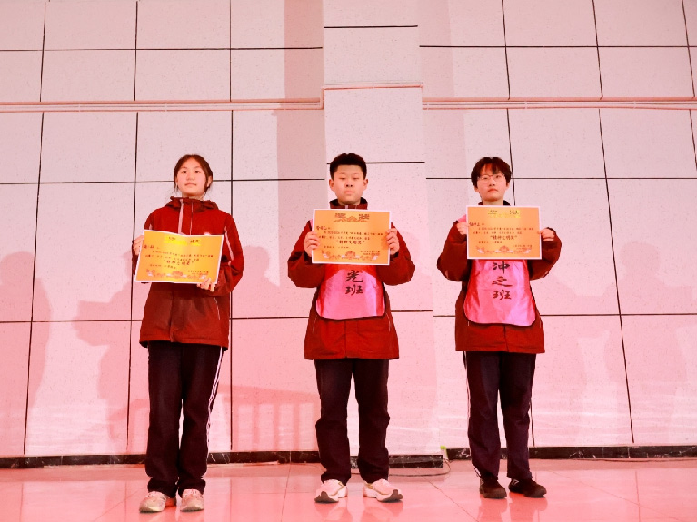 跃动青春，绳采飞扬！ 私立一中初一跳绳赛见证速度与团结的荣光