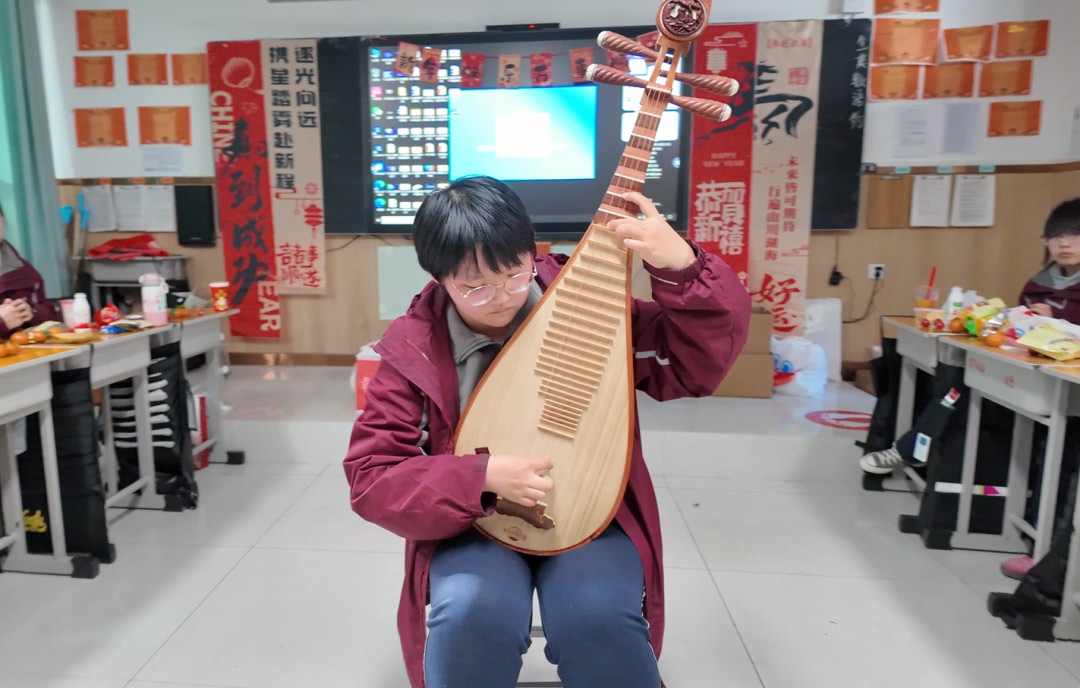 元旦狂欢,岁末教室里的诗与歌丨私立一中学生元旦联欢活动温情举行