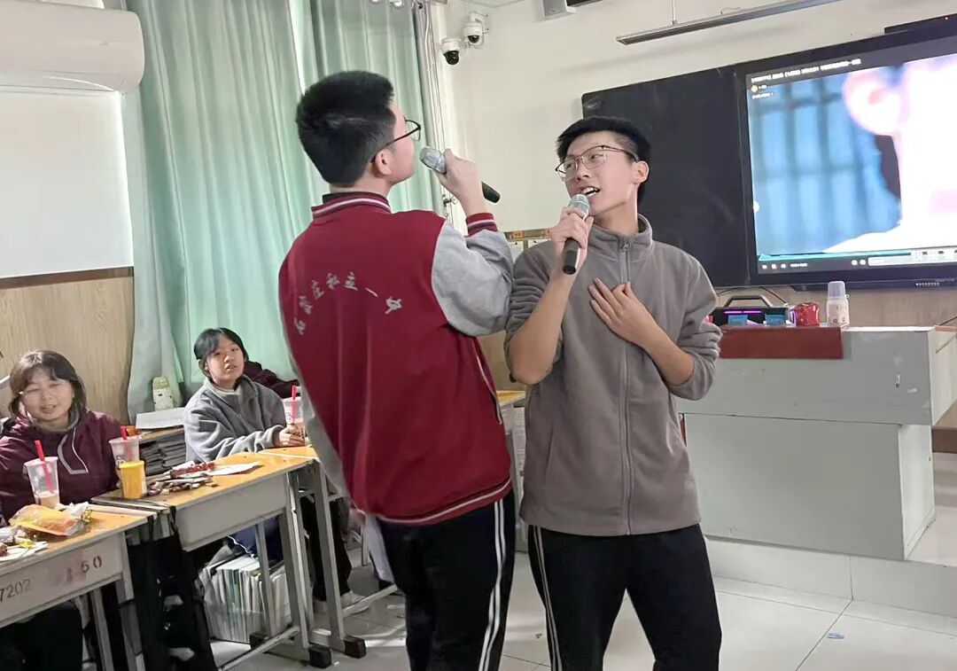 元旦狂欢,岁末教室里的诗与歌丨私立一中学生元旦联欢活动温情举行