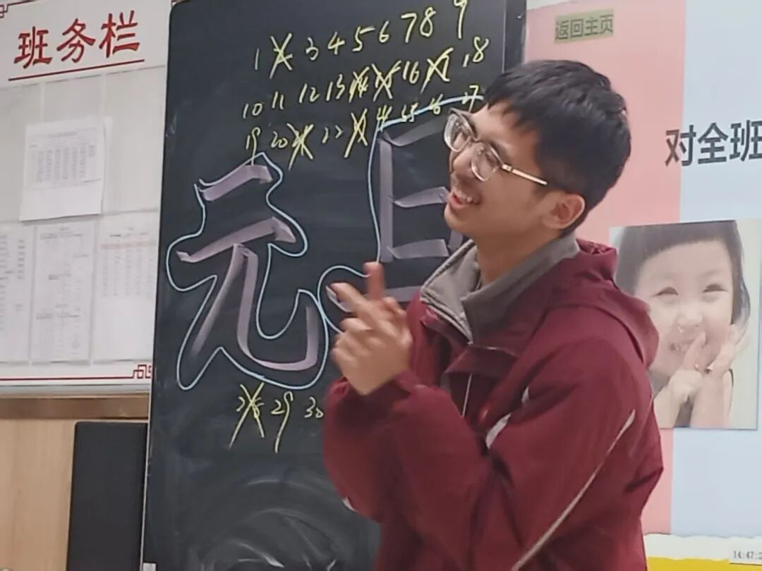 元旦狂欢,岁末教室里的诗与歌丨私立一中学生元旦联欢活动温情举行